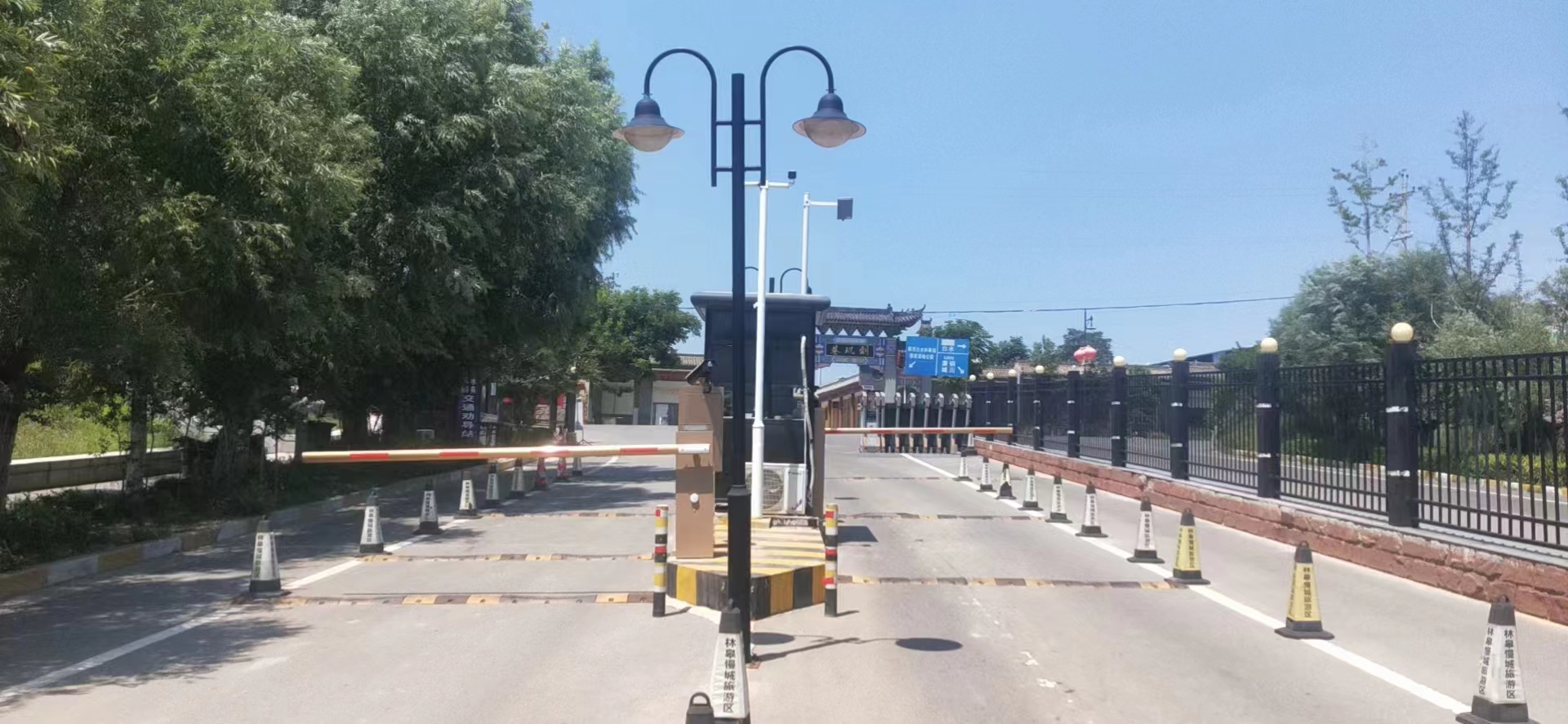 陜西渭南白水林皋湖國(guó)家濕地公園終端繳費(fèi)機(jī)+FK車牌識(shí)別+金色呼吸燈道閘 景區(qū)智慧停車場(chǎng)案列 第2張