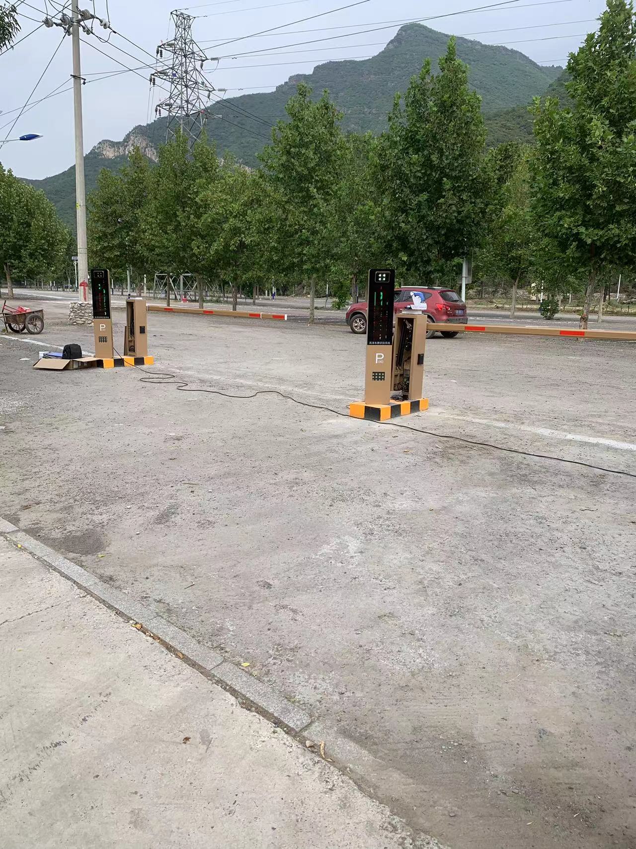 北京周口店智慧車場（8個(gè)景區(qū)，26個(gè)出入口，8個(gè)城市級交通誘導(dǎo)屏系統(tǒng)） 景區(qū)智慧停車場案列 第5張