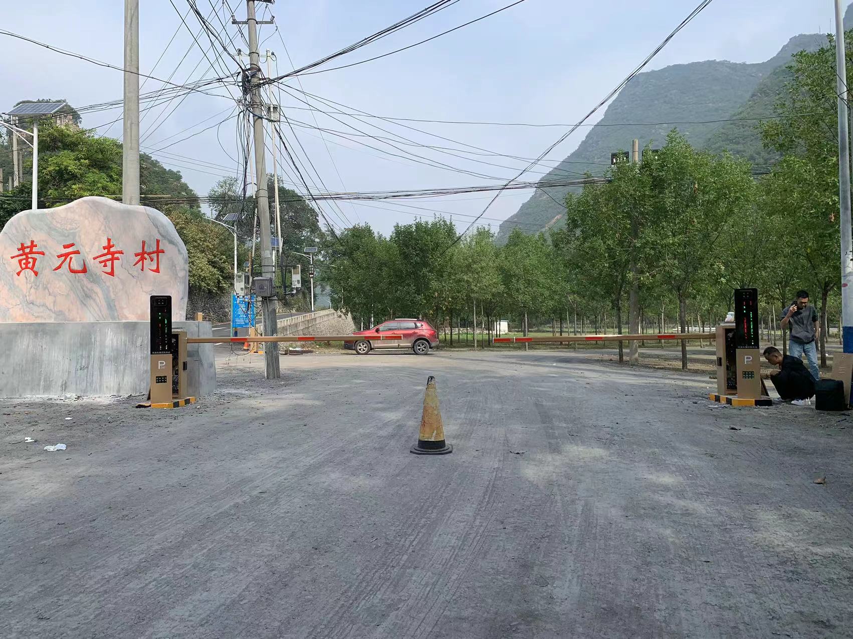北京周口店智慧車場（8個(gè)景區(qū)，26個(gè)出入口，8個(gè)城市級交通誘導(dǎo)屏系統(tǒng)） 景區(qū)智慧停車場案列 第9張