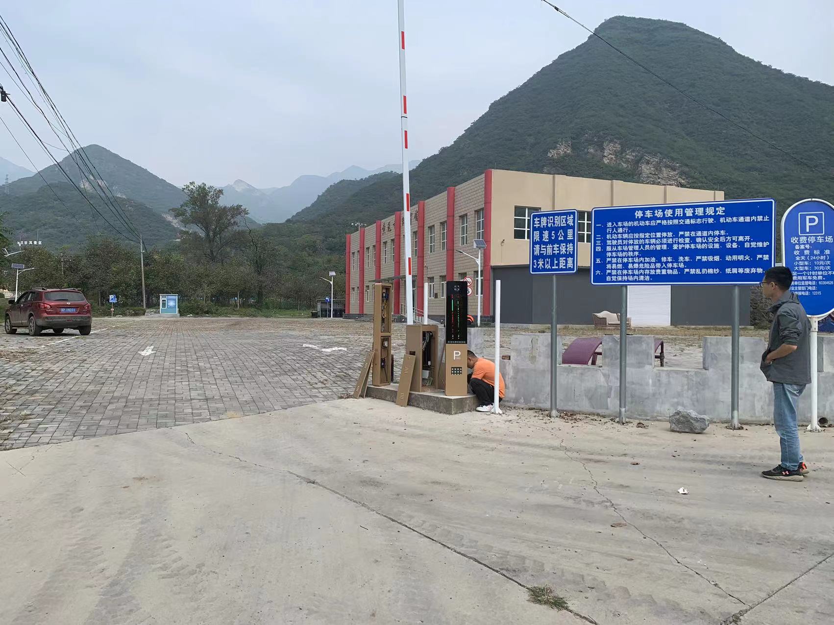 北京周口店智慧車場（8個(gè)景區(qū)，26個(gè)出入口，8個(gè)城市級交通誘導(dǎo)屏系統(tǒng)） 景區(qū)智慧停車場案列 第12張